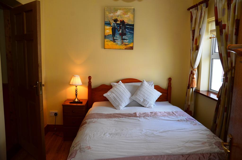 Philmar House room 6